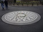 Мемориал Джона Леннона в Центральном парке, Нью-Йорк. Jpg