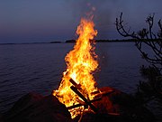 Juhannuskokon poltto on osa juhannusperinteitä.