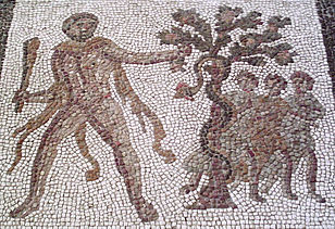 Detalle del Mosaico Romano de los Doce Trabajos, hallado en Liria y conservado en el Museo Arqueológico Nacional, en Madrid: Heracles roba las manzanas de las Hespérides.