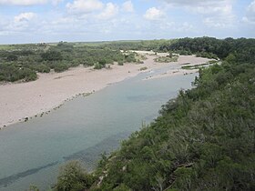 Река Нуэсес между Ла-Прайор и Ювалде, Техас IMG 4256.JPG