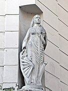 No 1 : niche avec statue de sainte Catherine.