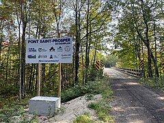 Ancienne voie ferrée, le Grand Nord (CN)[10], convertie en Sentier Transcanadien[11]'[12], pont de Saint-Prosper-de-Champlain, au-dessus du ruisseau Cossette