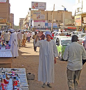 A Khartoum (Sudan, 2011) — Il professionista dei viaggi culturali indossa abiti nativi