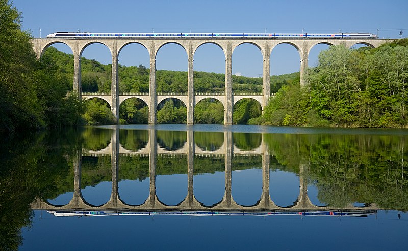 Ficheiro:SNCF TGV PSE Viaduc de Cize - Bolozon.jpg