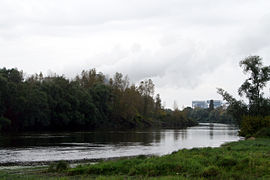 La centrale sur la rive gauche de la Loire.