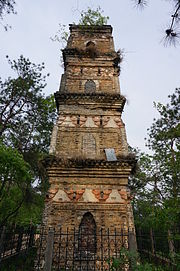 The Pagoda in the East Huacheng Temple 08 2015-04.JPG