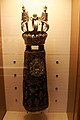 Arte sefardí. Torá con corona, pectoral y remates ornamentales. Preservada en el Museo Sefardí, Sinagoga del Tránsito, Toledo.