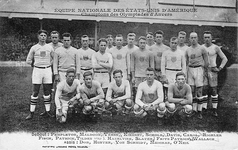 Lêer:USA rugby team for the october 1920 test match vs France.jpg