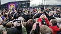 Las multitudes se reúnen para la inauguración de la estatua de Mary Barbour en Govan Cross, Glasgow.