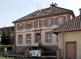 Gemeentehuis en school