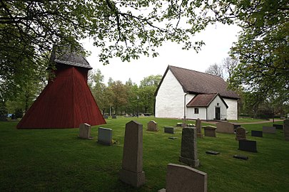 Kyrkan och klockstapeln