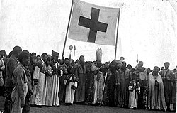 Вірмени Муса-Дагу зі своїм знаменням в евакуації, Порт-Саїд 1915 рік