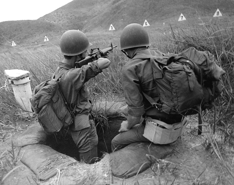 http://upload.wikimedia.org/wikipedia/commons/thumb/9/97/ARVN_Recruit_Trains_with_M16_Rifle.jpg/757px-ARVN_Recruit_Trains_with_M16_Rifle.jpg