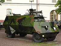 スウェーデン軍の最初のAPCであるTerrängbil m/42 KP（sv:Terrängbil m/42 KP）は1942年から1990年前半まで運用していた。コンゴ動乱では戦闘を経験している。