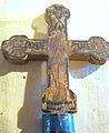 Cruce veche de lemn pictată