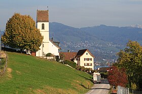 Bollingen am Zürichsee, links die Kirche St. Pankraz