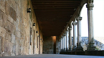 Palacio. Galería de arcos.