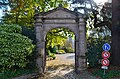 Porte d'entrée du jardin.