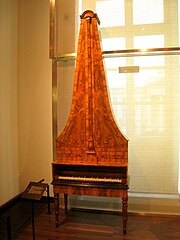 Pyramidenflügel von Christian Ernst Friderici, Baujahr 1745 im Musical Instrument Museum in Brüssel