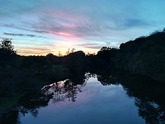 Vue de l'Anglin au crépuscule, depuis le pont.