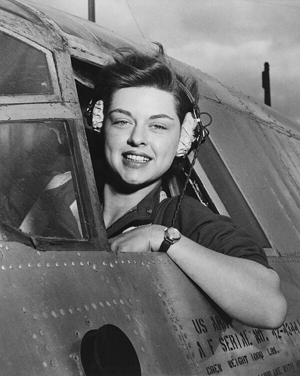 نگاره‌ای از الیزابت ال. گاردنر، خلبانِ جنگندهٔ مارتین بی-۲۶ مارودر در حوالی سال ۱۹۴۳ میلادی