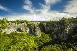 La grotte vue de l’extérieur.