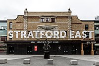 Front des Theatre Royal Stratford East von Richard Davenport.jpg