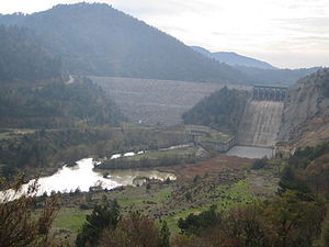 Staudamm der Gönen-Talsperre