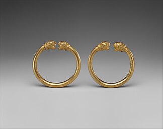 Gold bracelets decorated with lion heads. Gold lion's head bracelet with copper-alloy core MET DT333005.jpg