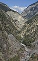 Les gorges du Guil traversent des roches volcaniques rouges, des rhyolites permiennes[5].