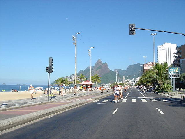 Ipanema Beach By ivanx (Flickr) [CC-BY-2.0 (http://creativecommons.org/licenses/by/2.0)], via Wikimedia Commons