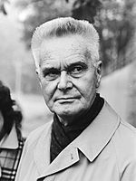 Jan Tinbergen (1903-1994) Jan Tinbergen 1982.jpg