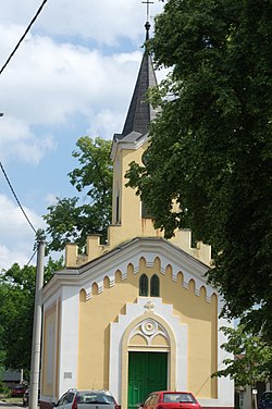 Průčelí kaple Narození sv. Jana Křtitele v Počeplicích