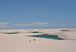 Panorama das lagoas do Parque Nacional dos Lençois Maranhenses. Foto Wikipédia