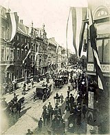 Versierde straat tijdens Mariacongres, 1912