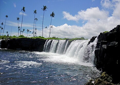 Mu Pagoa Falls on the island of Sawaii.