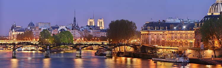 Панорама Парижа с мостом Искусств, Пон-Нёф (за ним) и островом Сите. На заднем плане виден собор Парижской Богоматери.