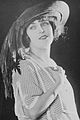 Ruth Roland, atriz e produtora cinematográfica que atuou em The Adventures of Ruth, em 1919.