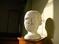 Skulptur Werner Heisenbergs in der Aula