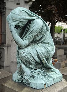 La Pleureuse, tombe de l'artiste, cimetière de Montrouge.