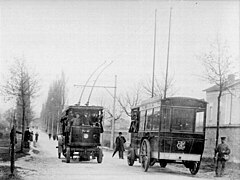 Croisement des deux Trolleys à perche.