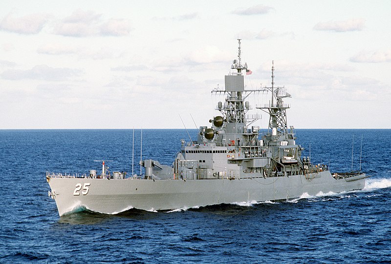 800px-USS_Bainbridge_%28CGN-25%29_1986.jpg