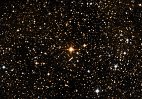نجم يو واي سكوتي (ألمع نجم في الصورة) كما يرى من مرصد رذرفورد في جامعة كولومبيا. تم التقاط الصورة في 2011.