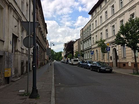 Street view with facade at Nr.13 on the right