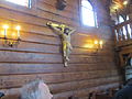 Krucifix v lodi kaple