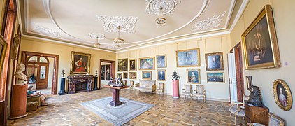 Intérieur avec L'Argent versé de Georges de La Tour au mur à droite.