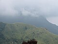 Catene montuose coperte da nuvole a Munnar