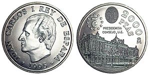 Revers de la pièce de 2 000 pesetas (gl) émise par l'Espagne pour sa présidence de 1995, dont elle fait apparaître le logo.