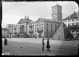Imagen histórica de la plaza del Ayuntamiento, tomada entre 1880 y 1926