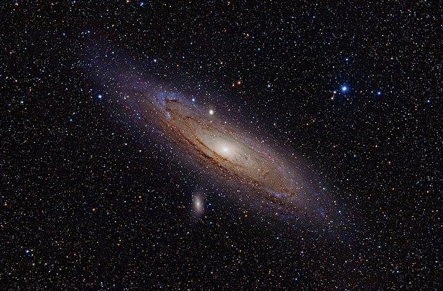 640px-Andromeda_Galaxy_%28with_h-alpha%2